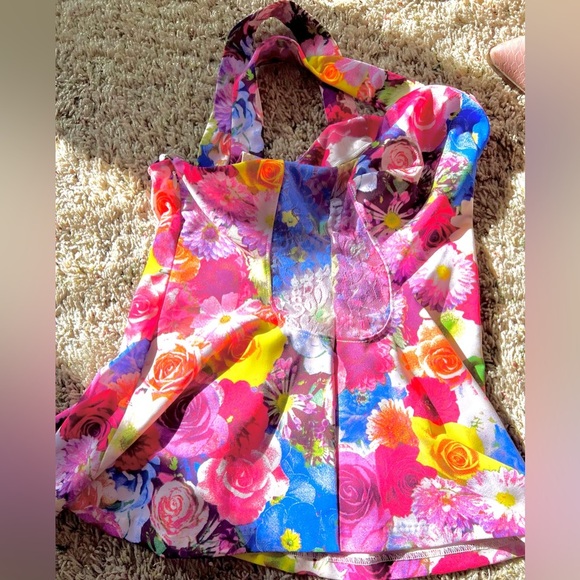 Guess colorful floral sweetheart bust, peplum bottom with lacy sides dressy cami - Picture 6 of 7